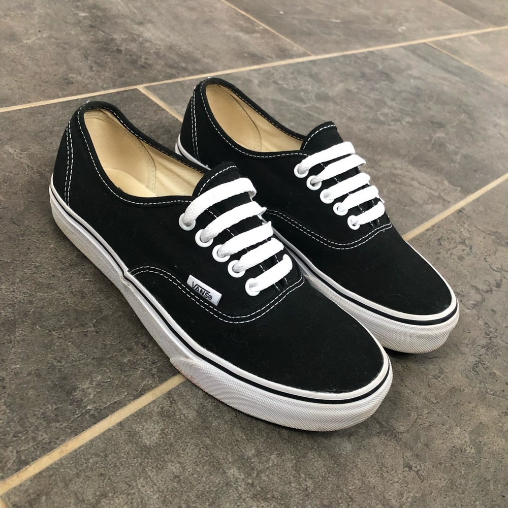 Classic Black Vans🛍